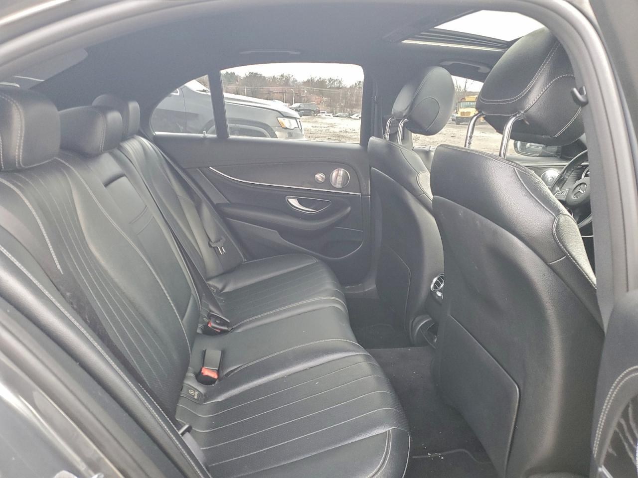2017 MERCEDES-BENZ E 300 4MATIC photo 37