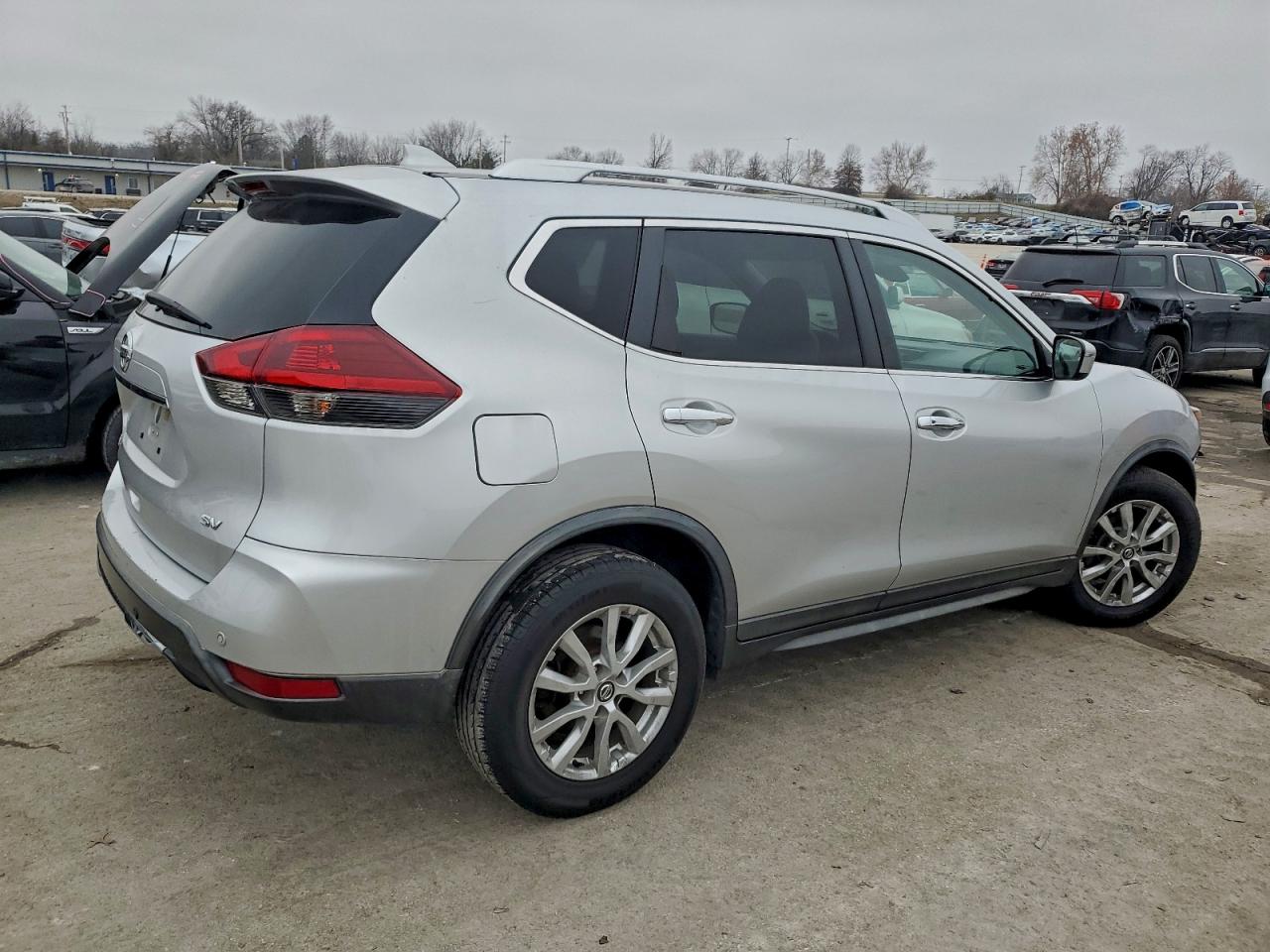 2019 NISSAN ROGUE S photo 5