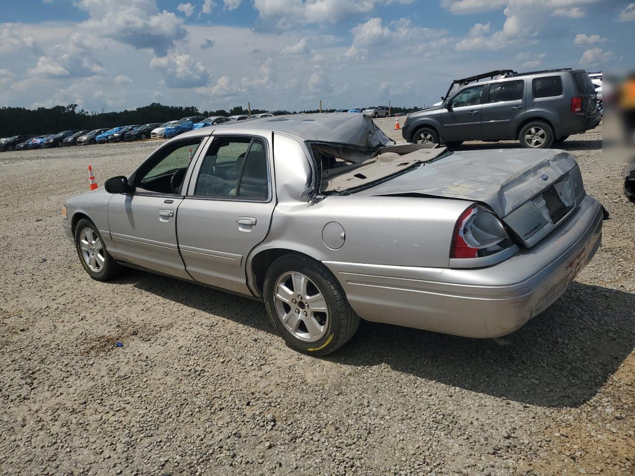 2007 FORD CROWN VICTORIA photo 2
