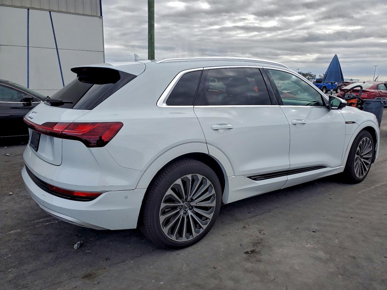 2019 AUDI E-TRON PRESTIGE photo 5