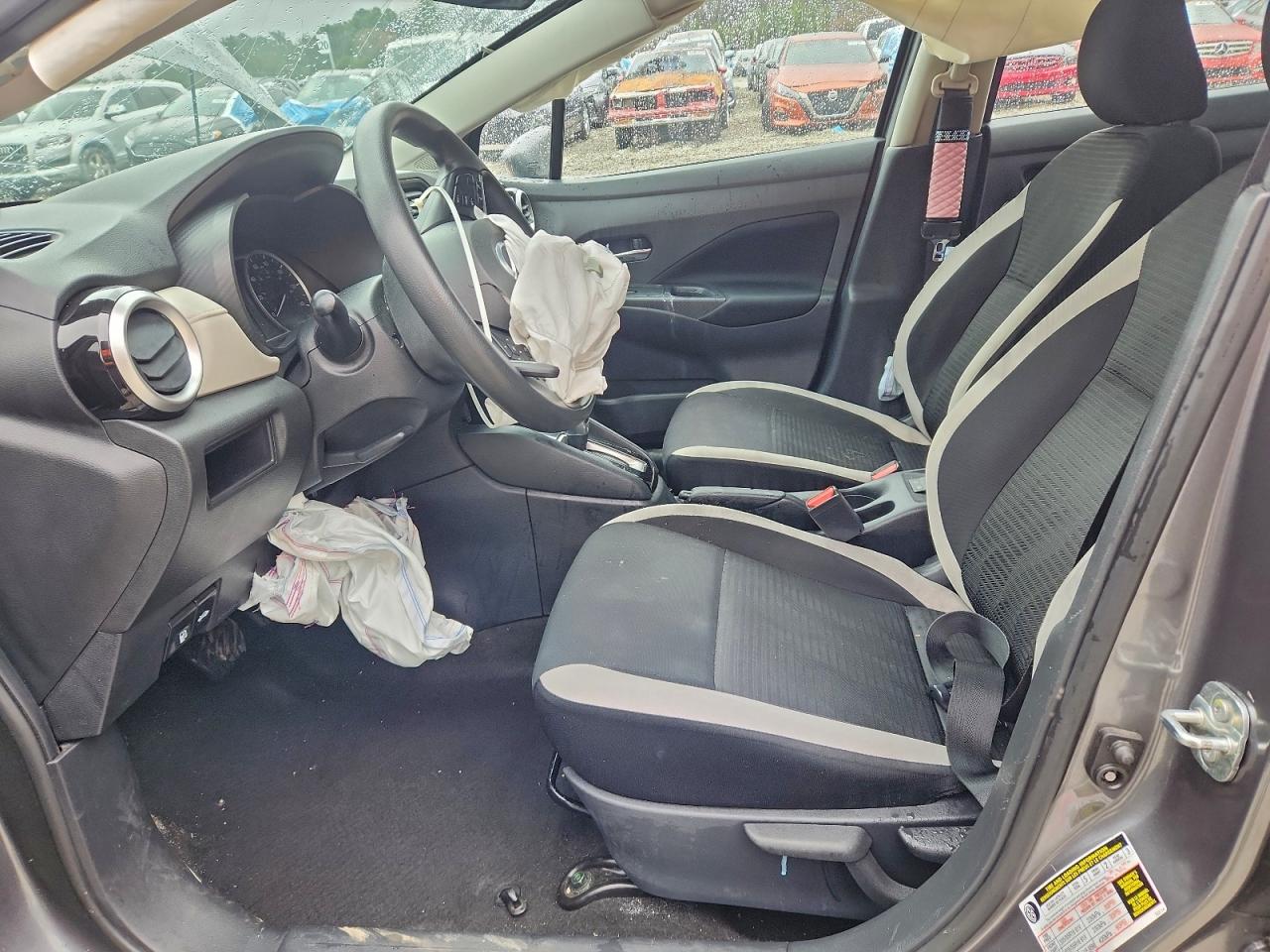 2021 NISSAN VERSA SV photo 7