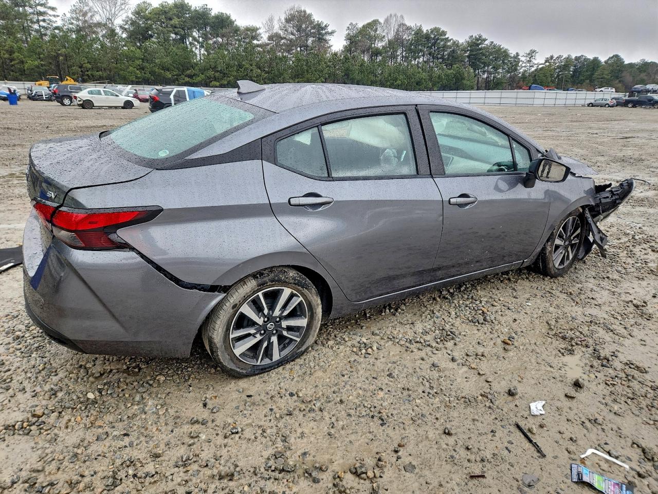 2021 NISSAN VERSA SV photo 3