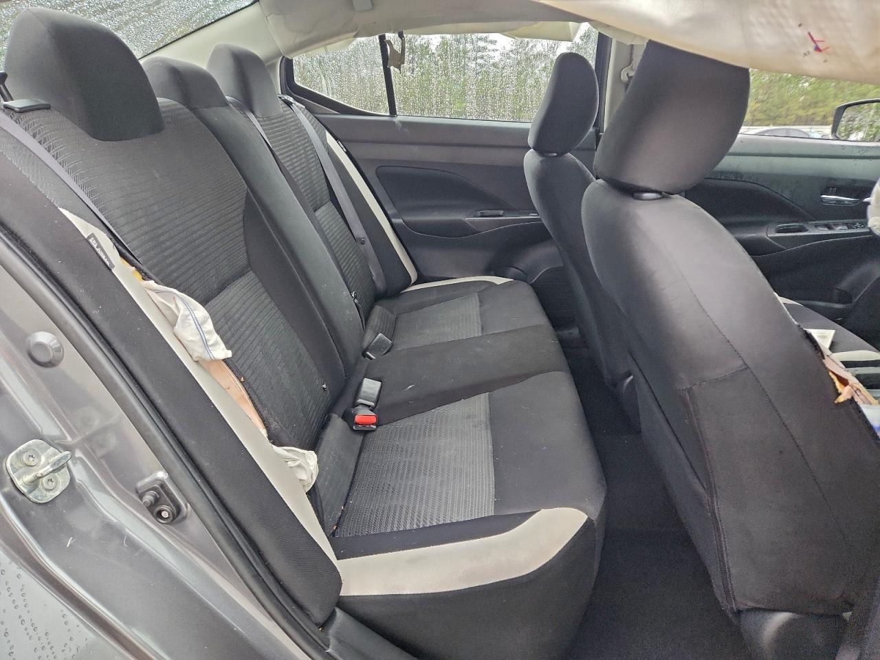 2021 NISSAN VERSA SV photo 10