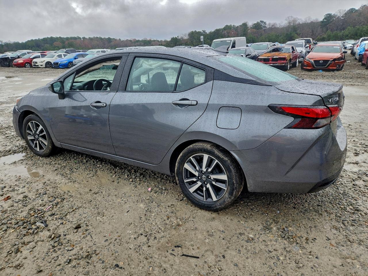 2021 NISSAN VERSA SV photo 2