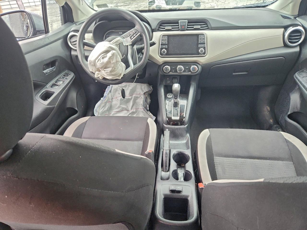 2021 NISSAN VERSA SV photo 8