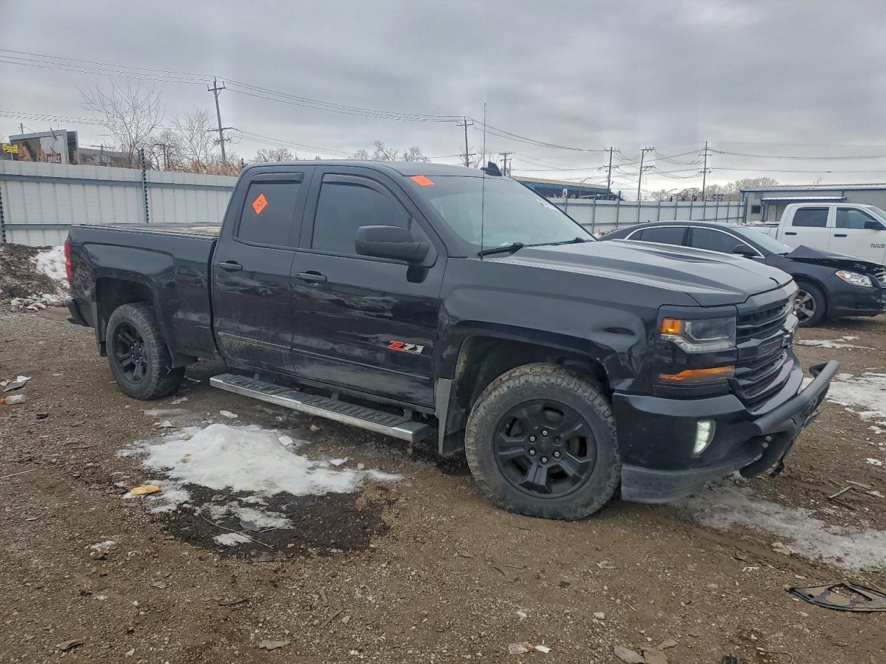 2017 CHEVROLET SILVERADO K1500 LT photo 4
