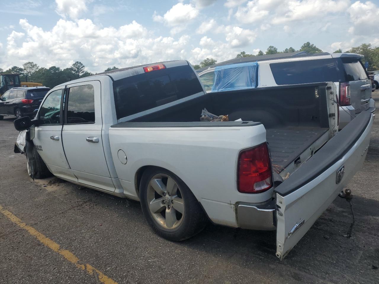 2017 RAM 1500 SLT photo 3