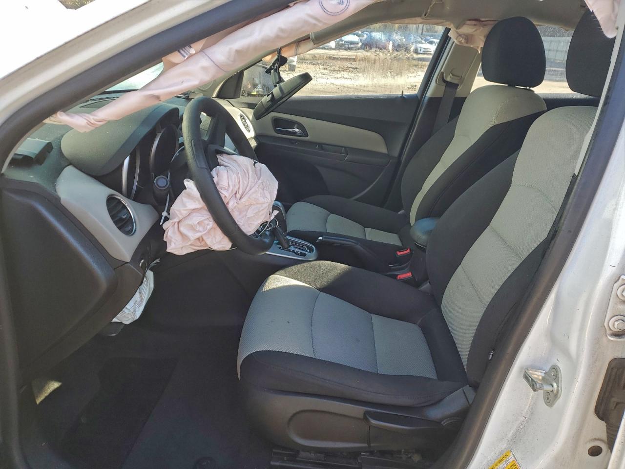 2015 CHEVROLET CRUZE LS photo 13