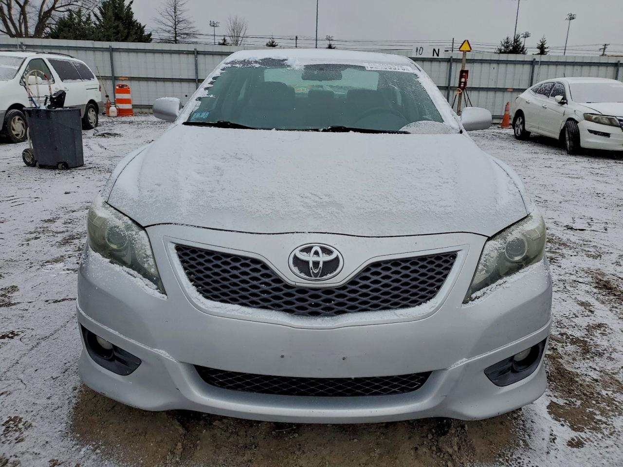 2010 TOYOTA CAMRY BASE photo 5