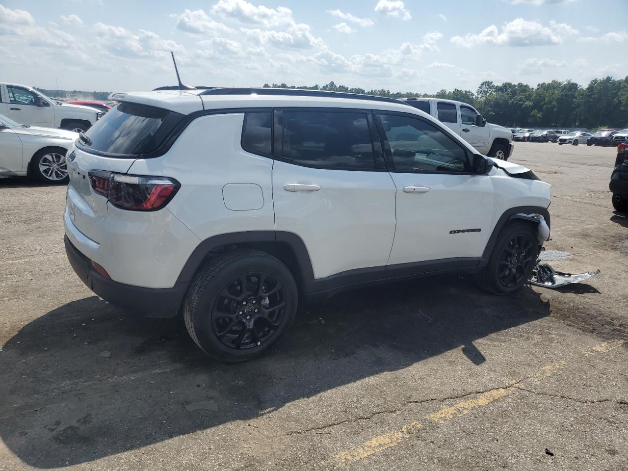 2025 JEEP COMPASS LATITUDE photo 3