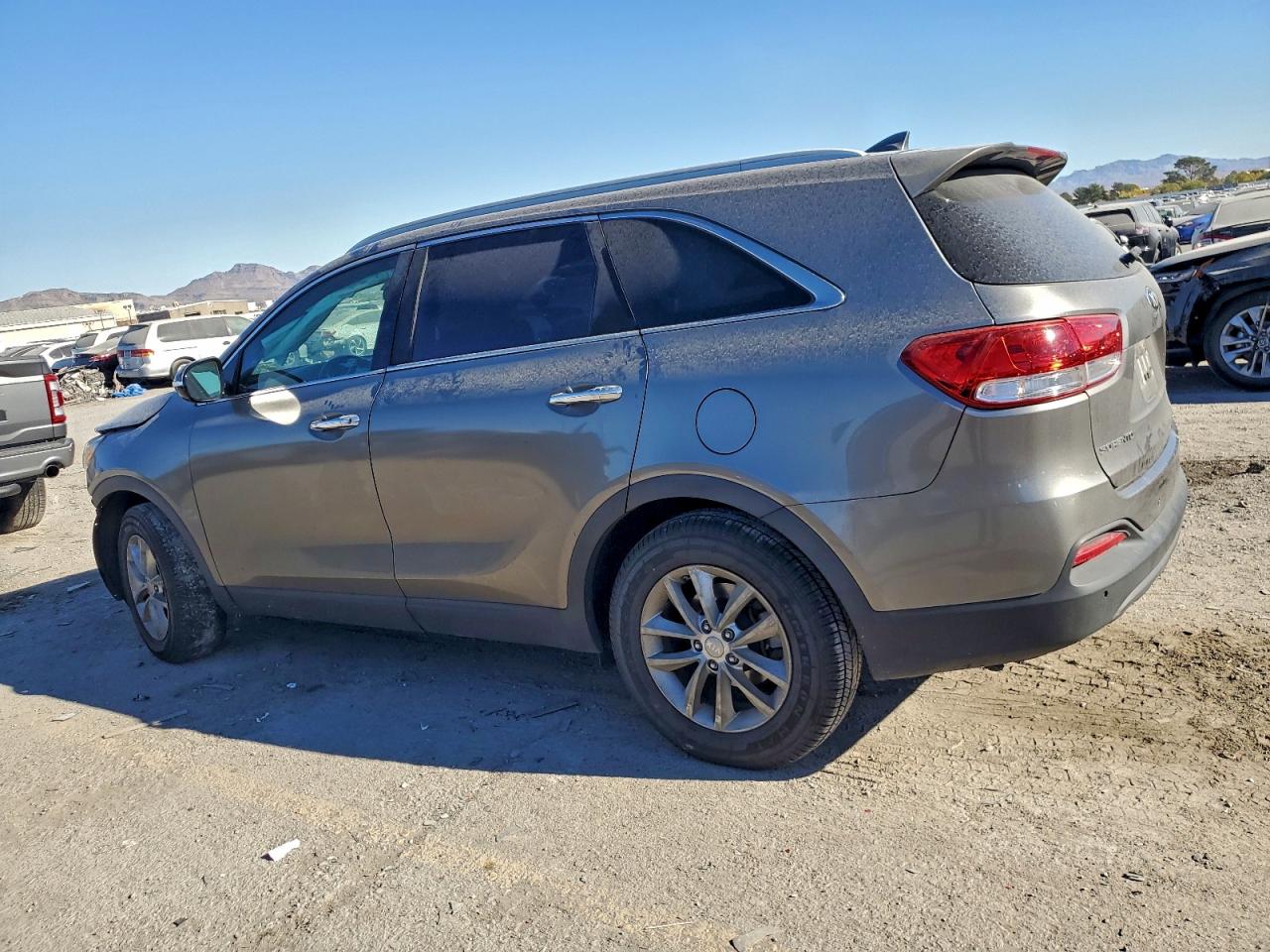2016 KIA SORENTO LX photo 2