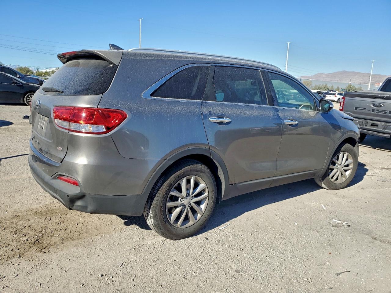 2016 KIA SORENTO LX photo 3