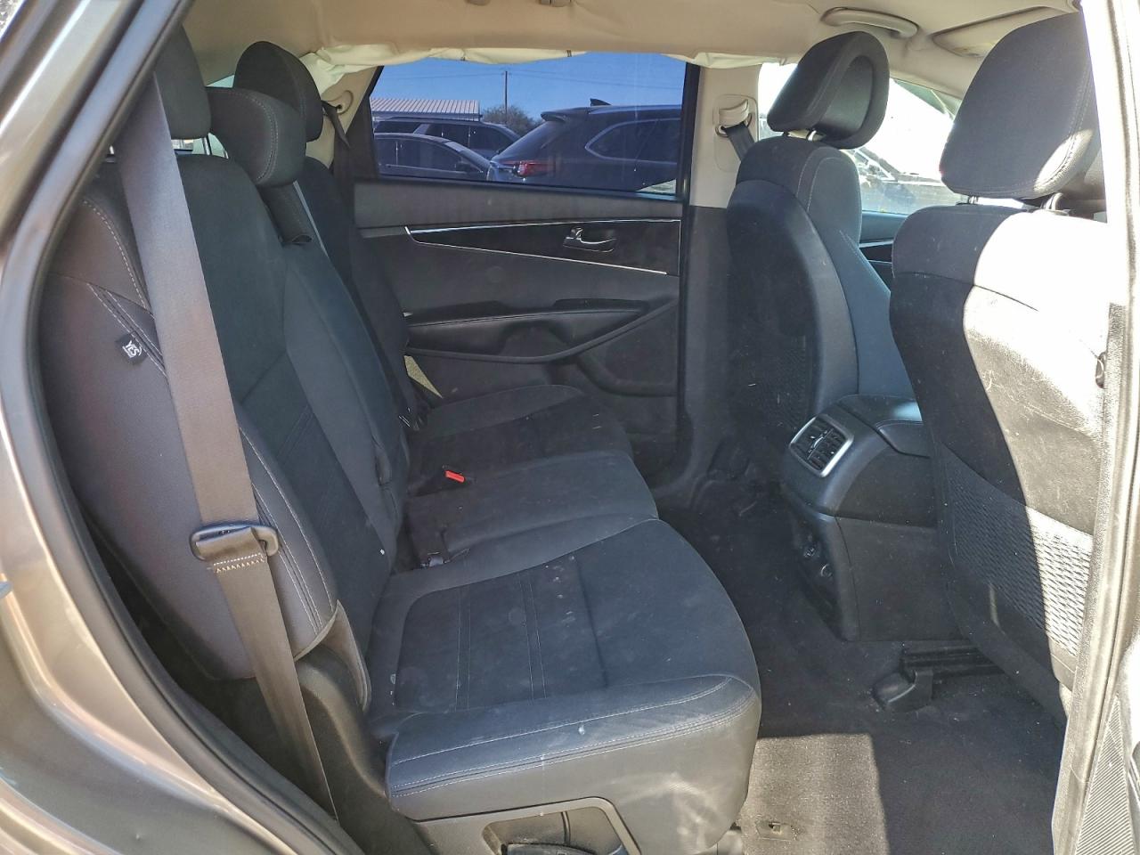 2016 KIA SORENTO LX photo 11