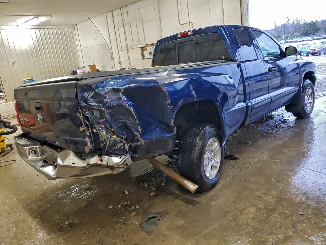 2005 DODGE DAKOTA SLT photo 3