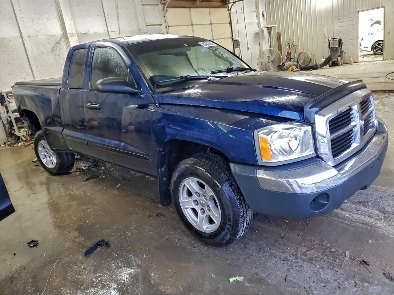2005 DODGE DAKOTA SLT photo 4