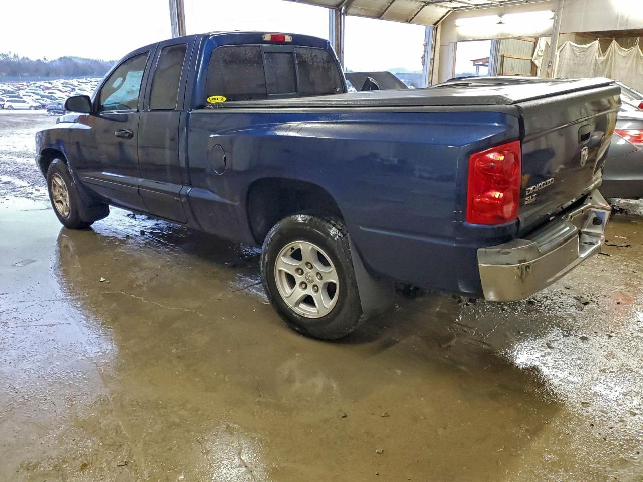 2005 DODGE DAKOTA SLT photo 2
