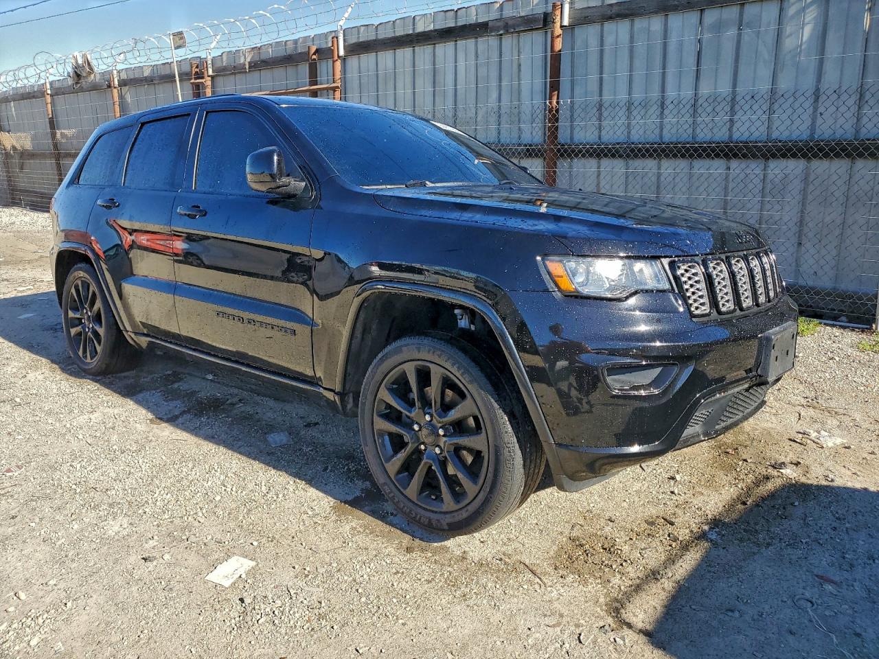 2018 JEEP GRAND CHEROKEE LAREDO photo 4