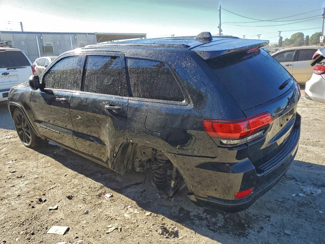 2018 JEEP GRAND CHEROKEE LAREDO photo 2