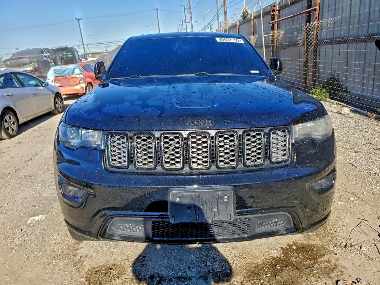 2018 JEEP GRAND CHEROKEE LAREDO photo 5