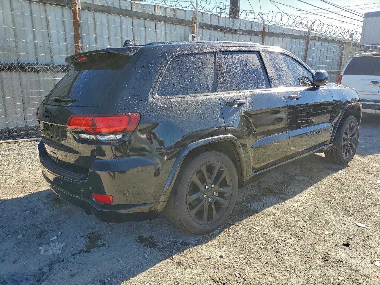 2018 JEEP GRAND CHEROKEE LAREDO photo 3