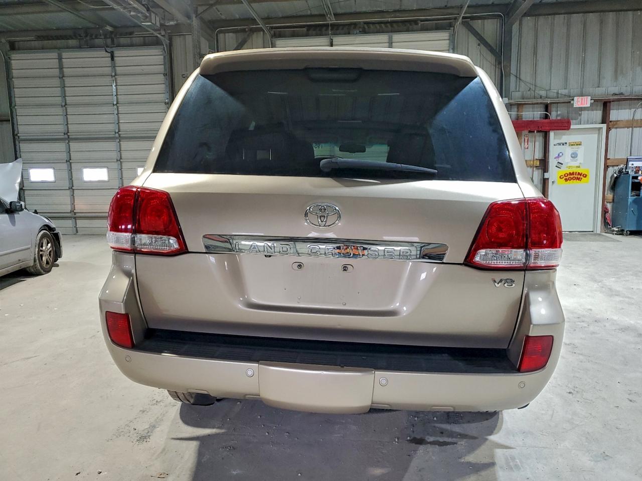 2011 TOYOTA LAND CRUISER photo 6