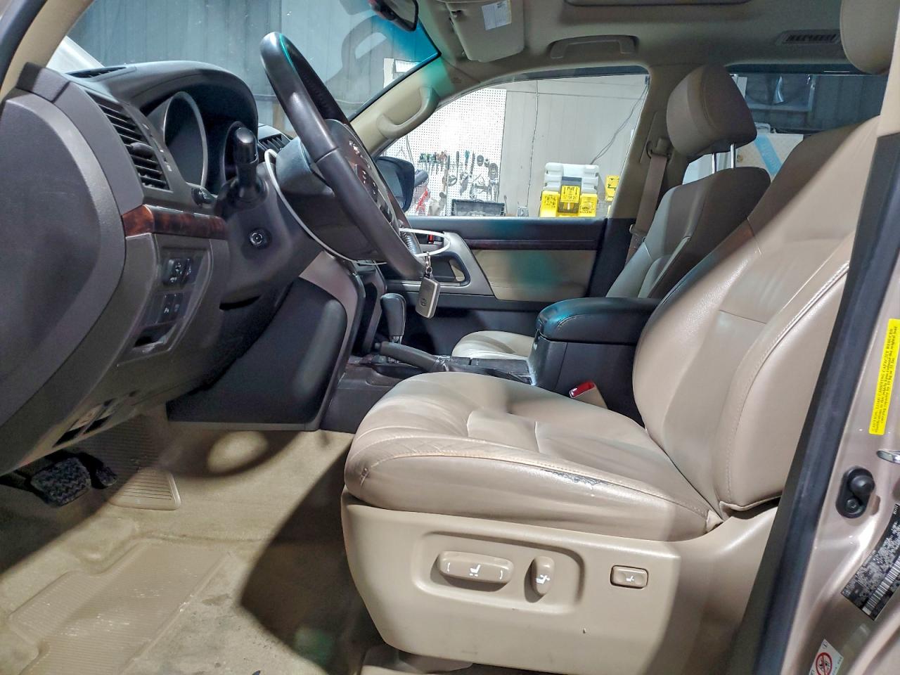 2011 TOYOTA LAND CRUISER photo 7
