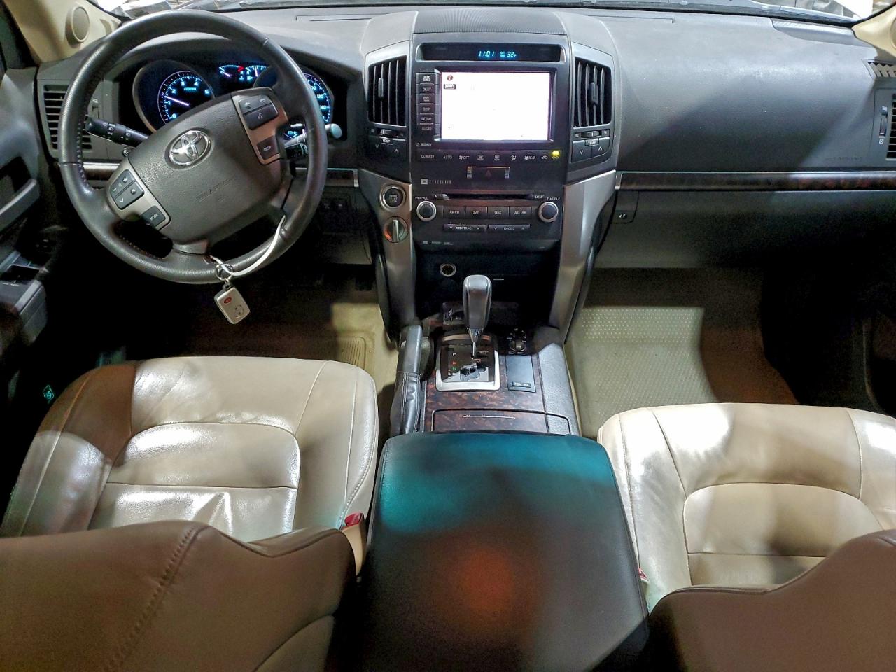 2011 TOYOTA LAND CRUISER photo 8