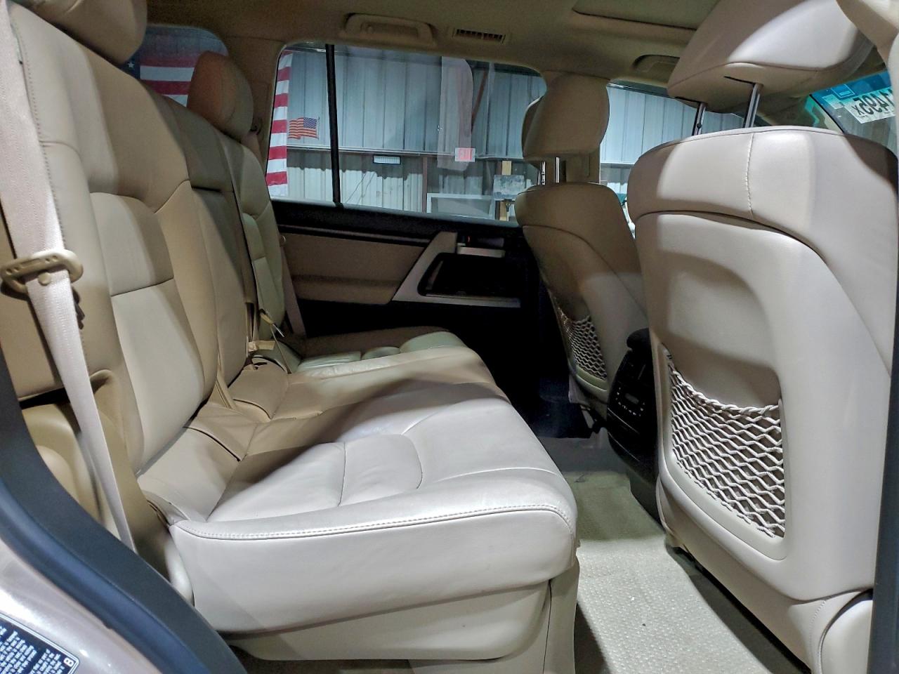 2011 TOYOTA LAND CRUISER photo 11