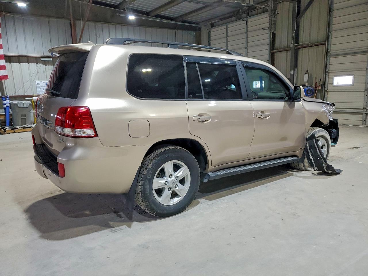 2011 TOYOTA LAND CRUISER photo 3