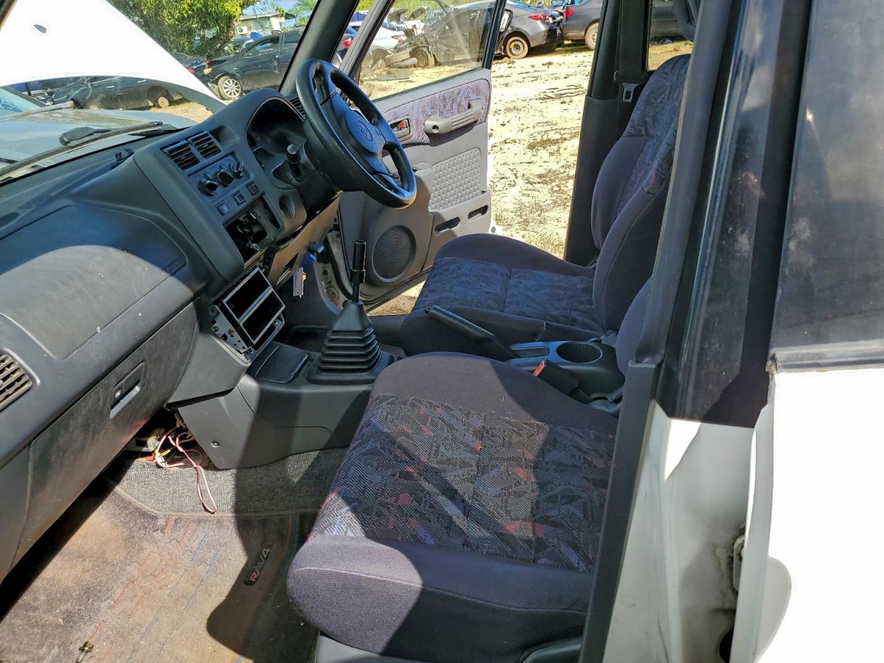 1999 TOYOTA RAV4 photo 7
