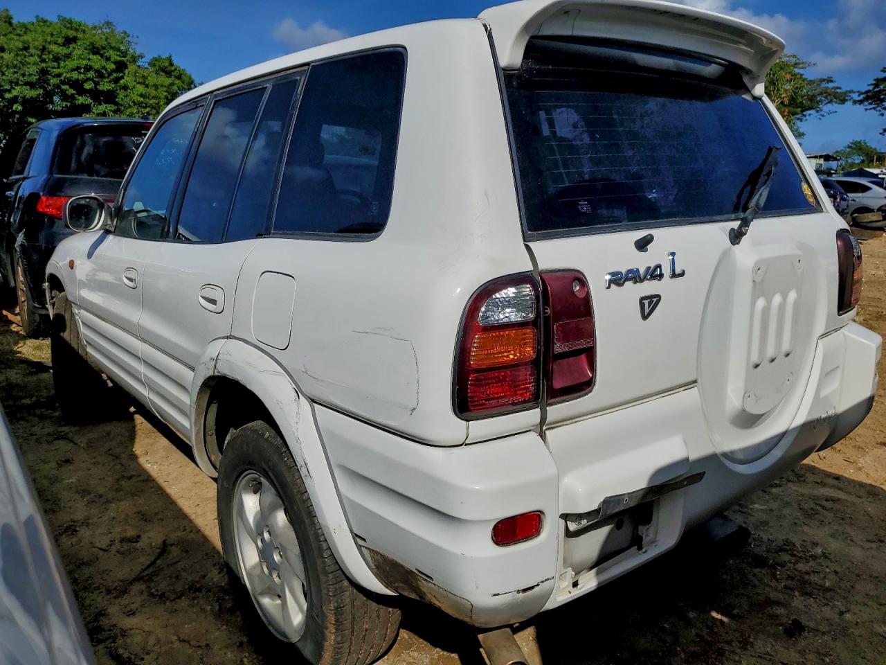 1999 TOYOTA RAV4 photo 2