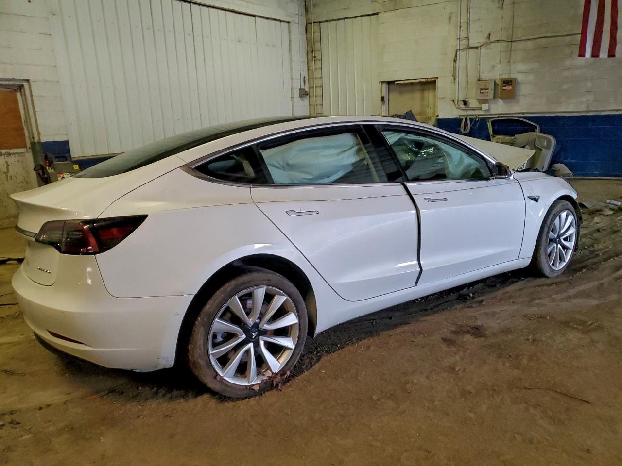 2018 TESLA MODEL 3 photo 3