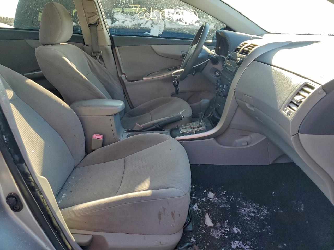 2010 TOYOTA COROLLA LE photo 7