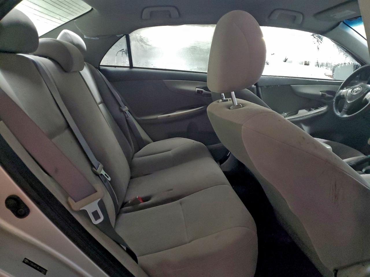 2010 TOYOTA COROLLA LE photo 10