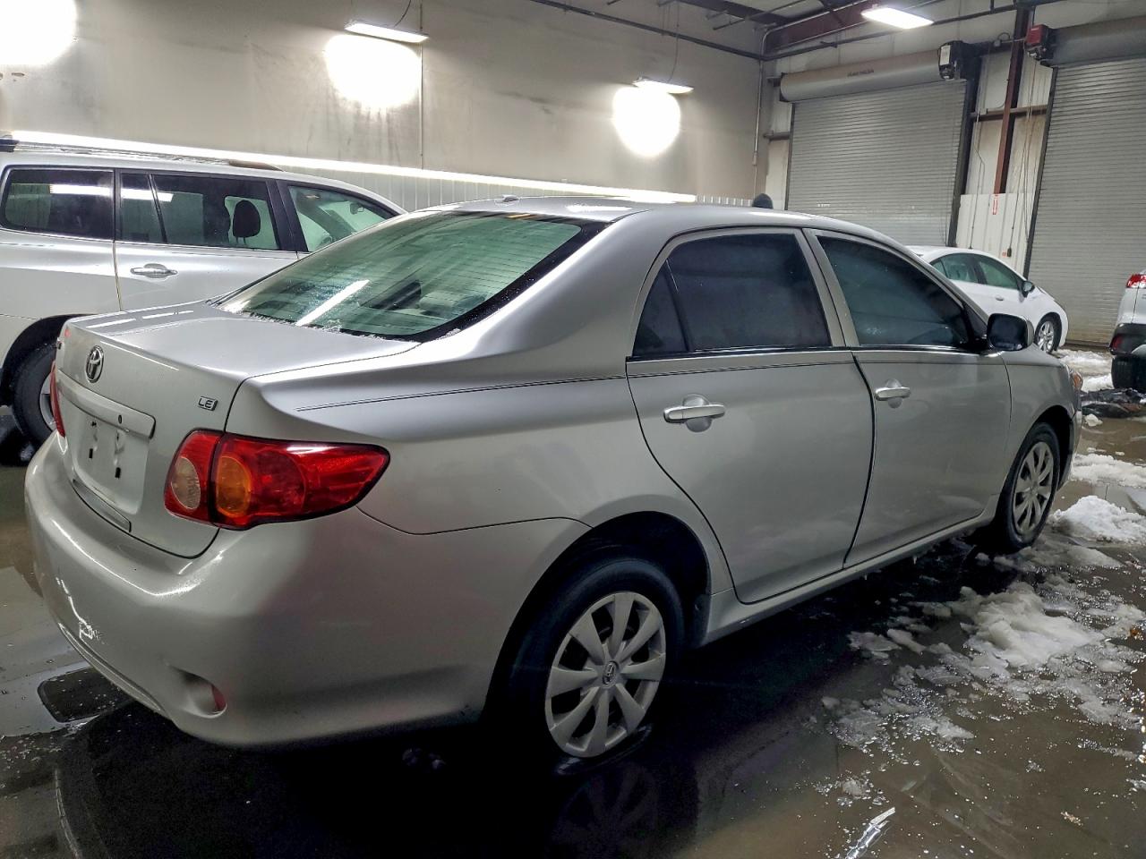 2010 TOYOTA COROLLA LE photo 3