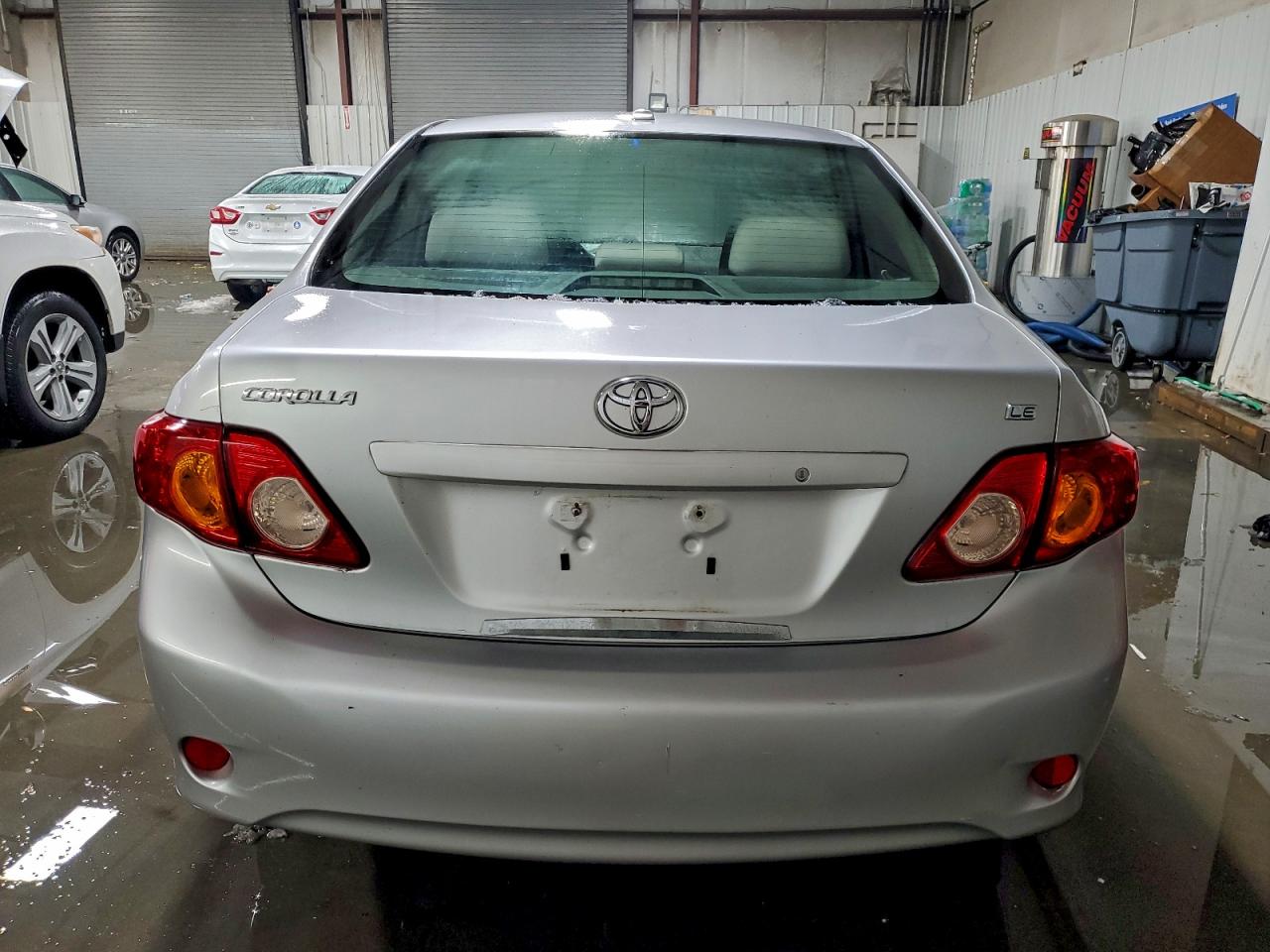 2010 TOYOTA COROLLA LE photo 6