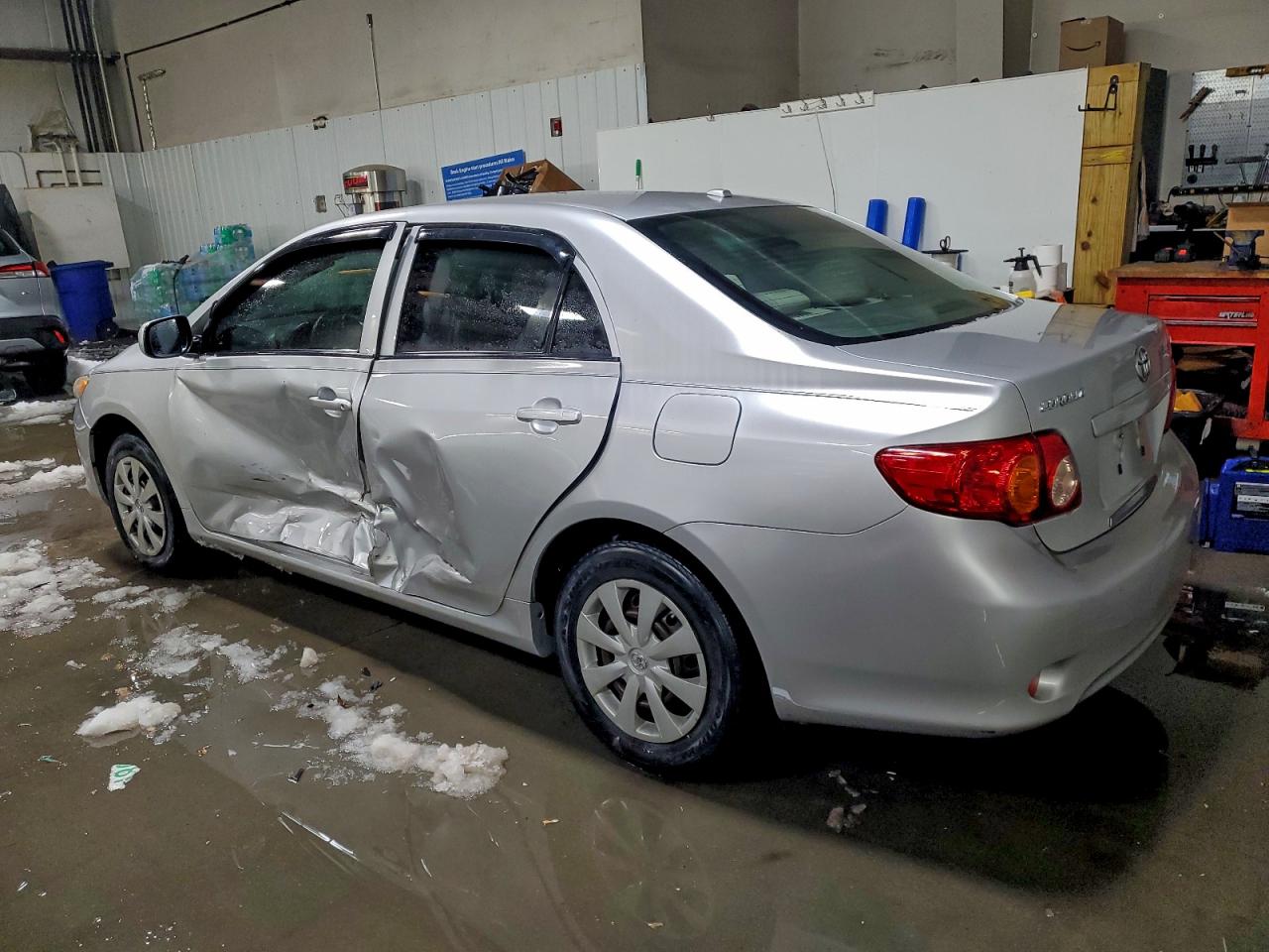 2010 TOYOTA COROLLA LE photo 2