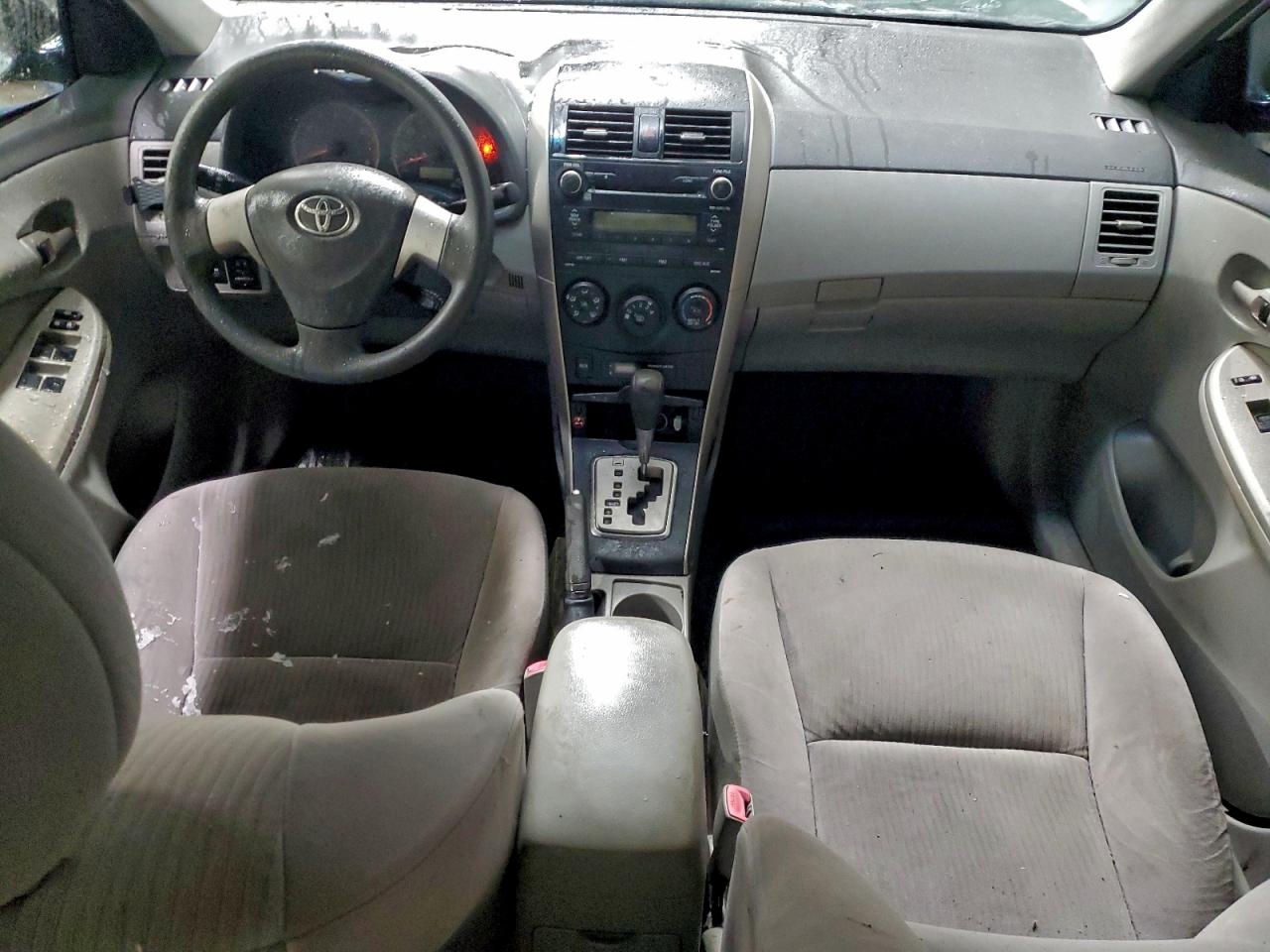 2010 TOYOTA COROLLA LE photo 8