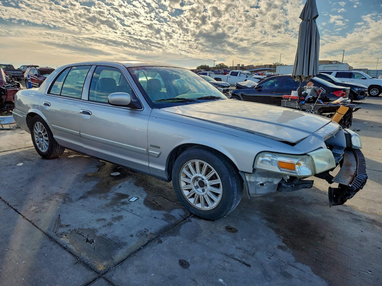 2010 MERCURY GRAND MARQUIS LS photo 4