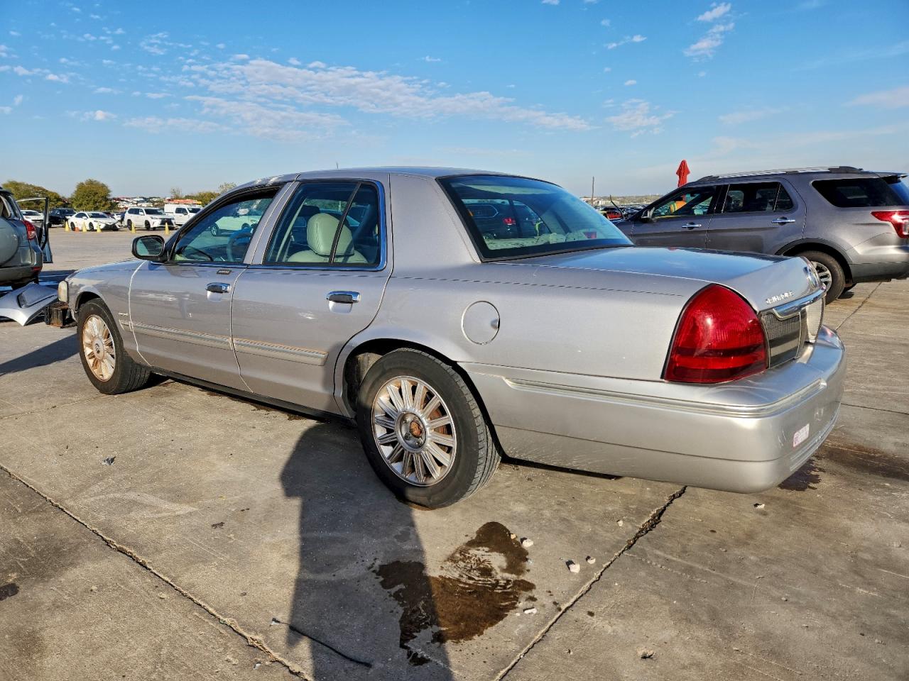 2010 MERCURY GRAND MARQUIS LS photo 2