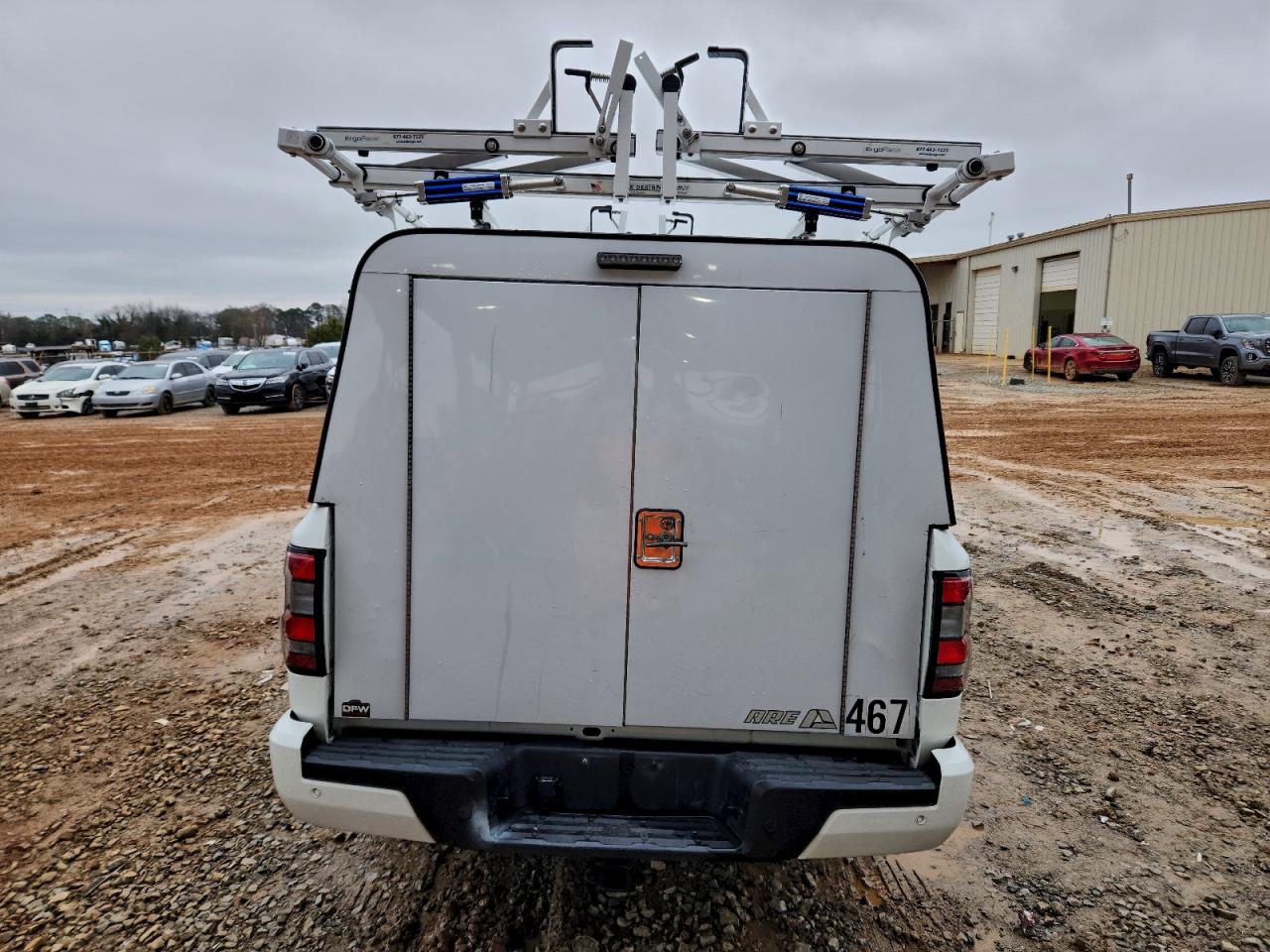 2024 NISSAN FRONTIER SV photo 6