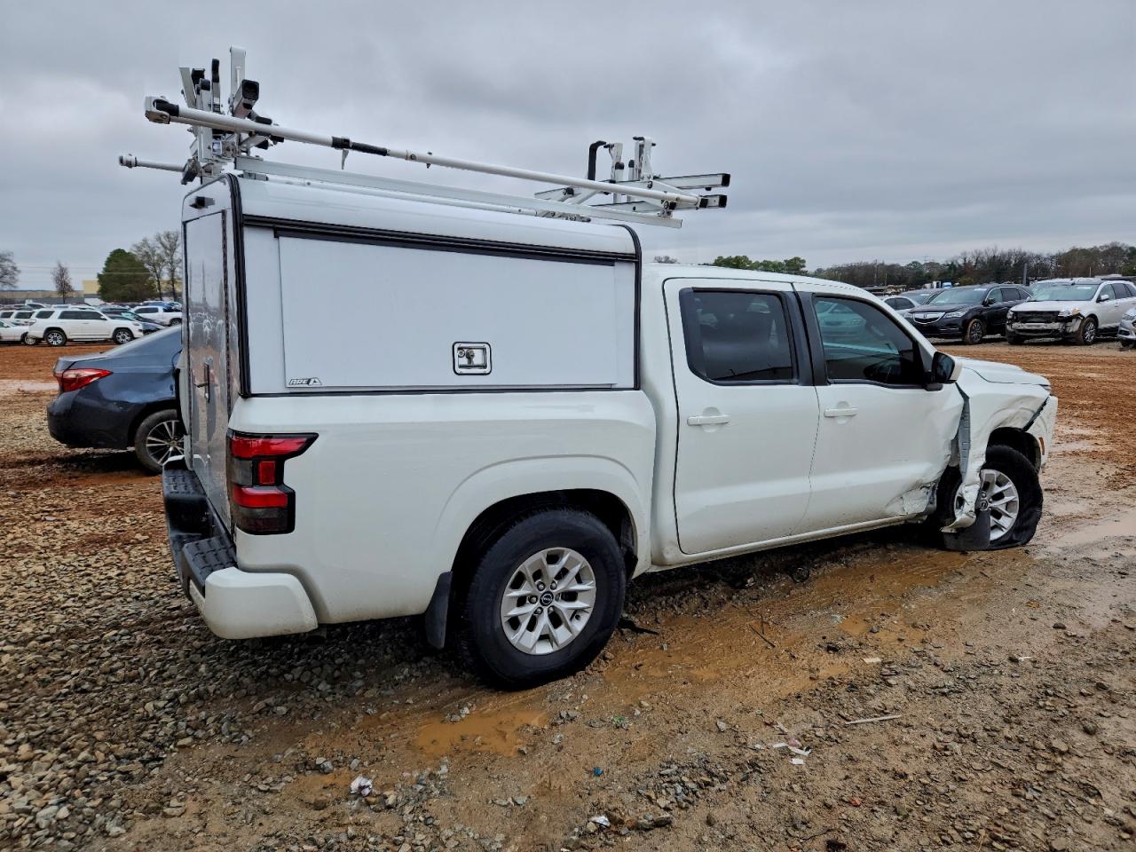 2024 NISSAN FRONTIER SV photo 3