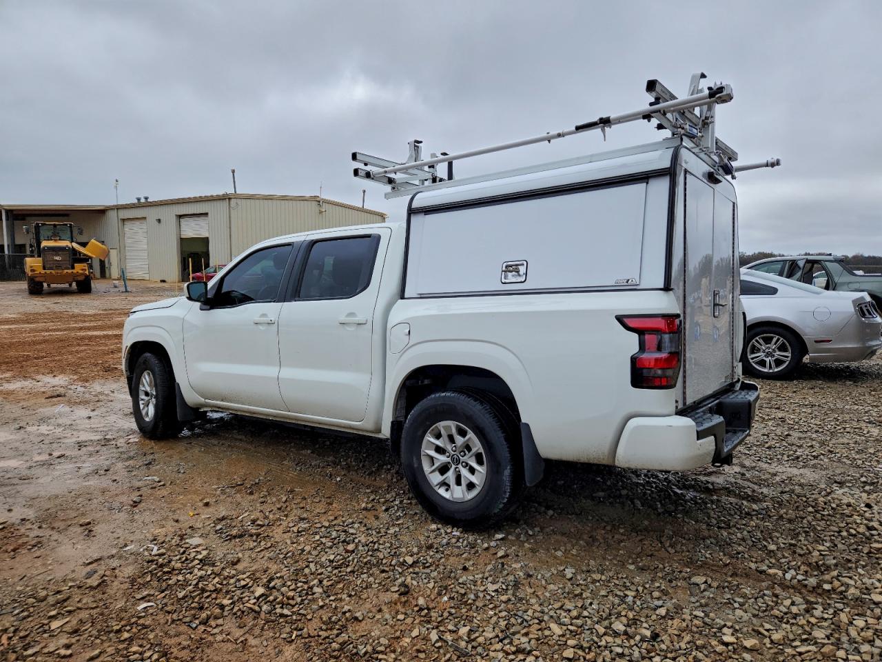 2024 NISSAN FRONTIER SV photo 2
