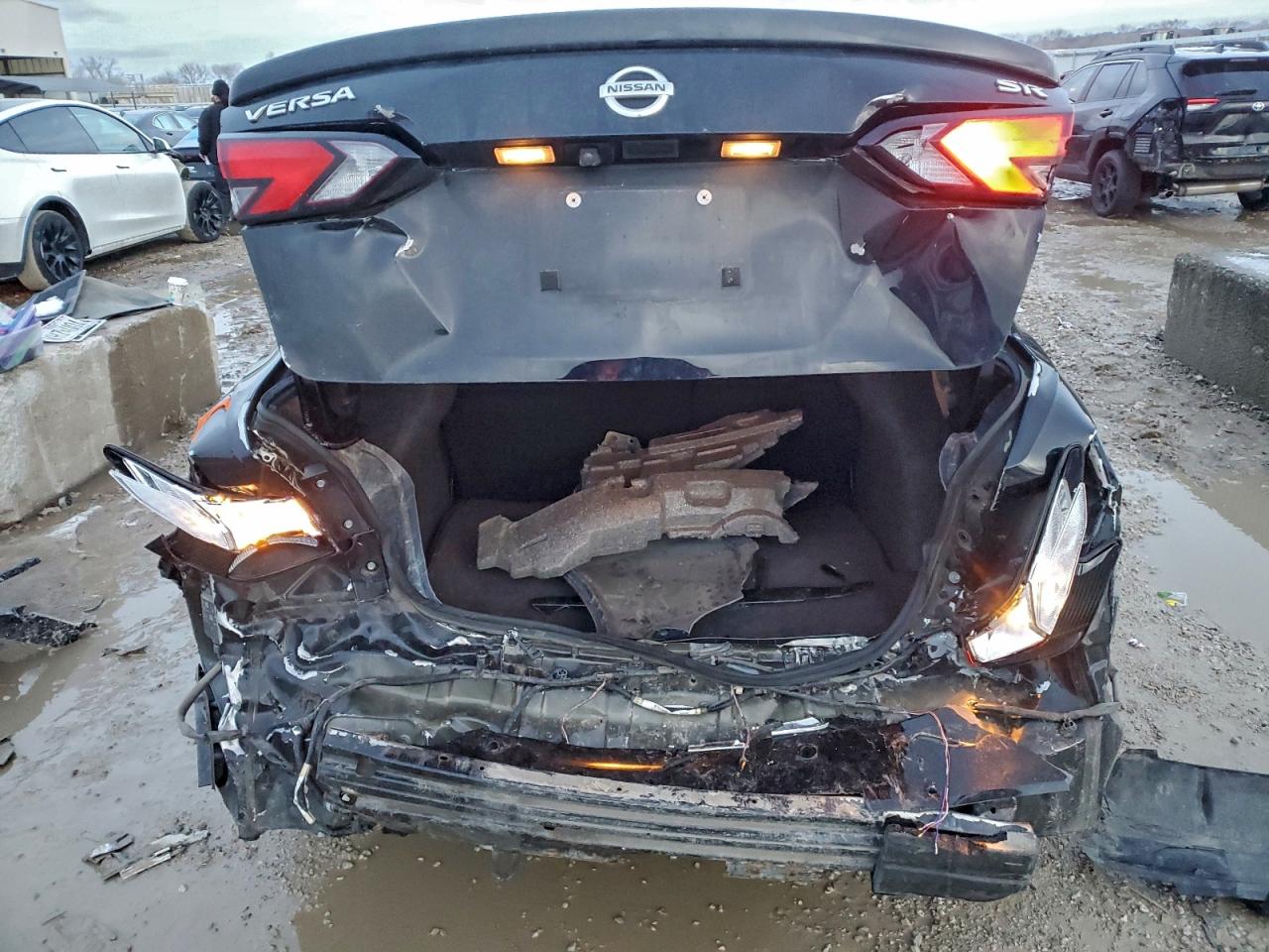 2020 NISSAN VERSA SR photo 11