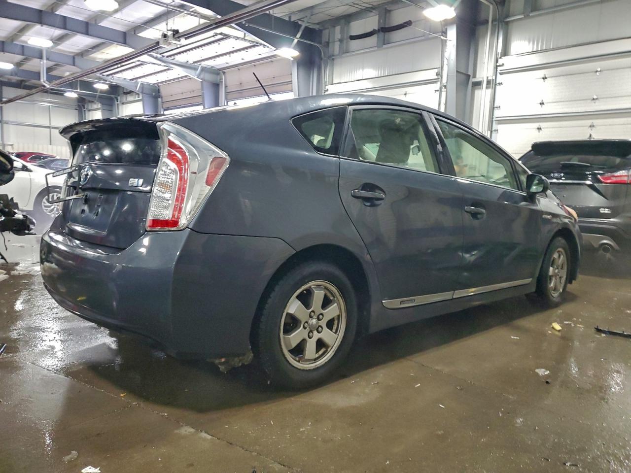 2013 TOYOTA PRIUS TWO photo 3