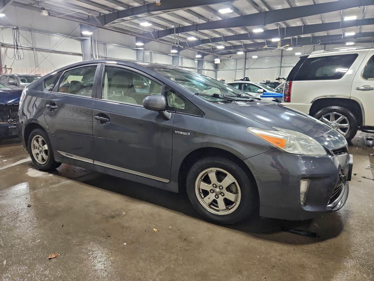 2013 TOYOTA PRIUS TWO photo 4