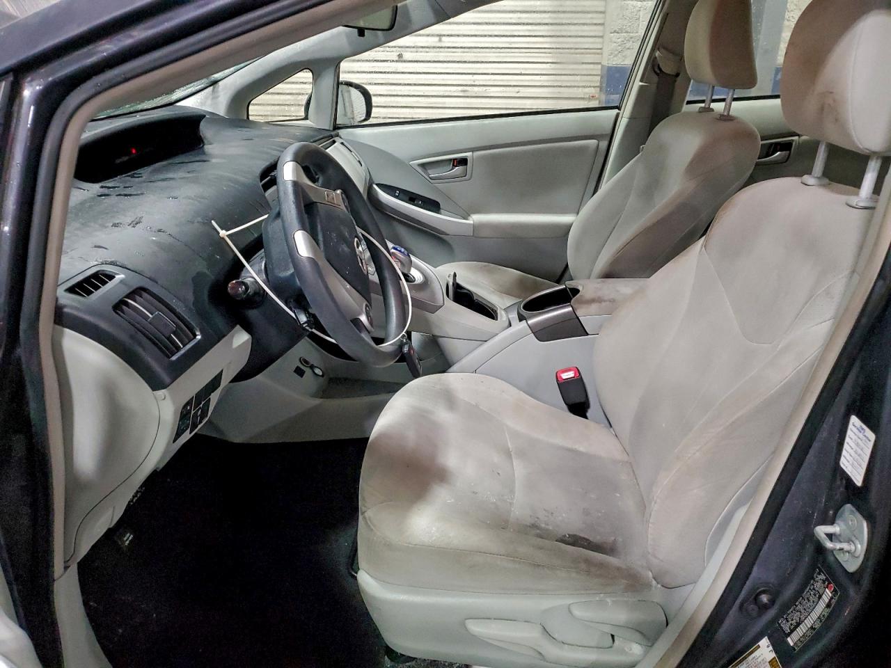 2013 TOYOTA PRIUS TWO photo 7