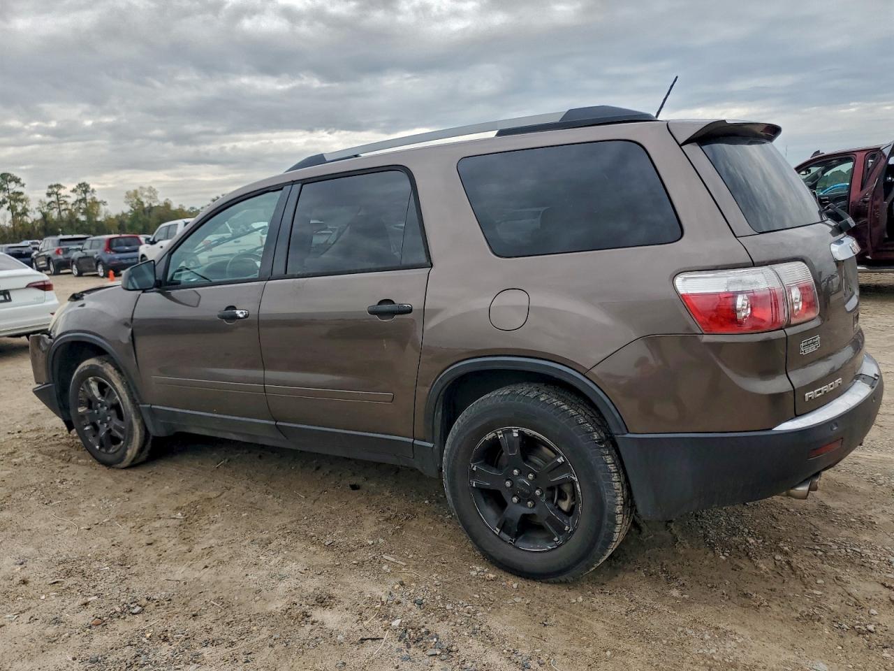 2010 GMC ACADIA SLE photo 3