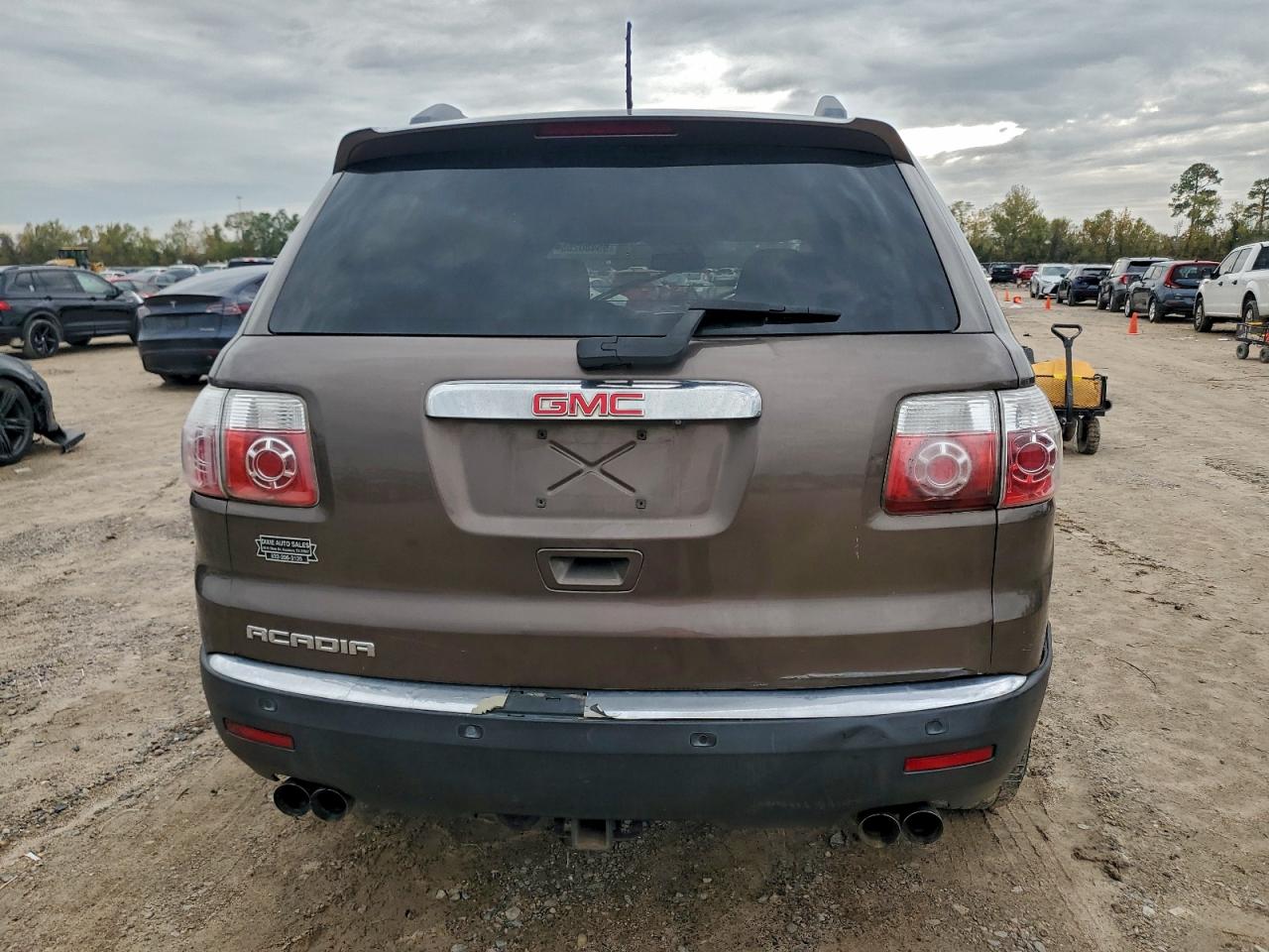 2010 GMC ACADIA SLE photo 11
