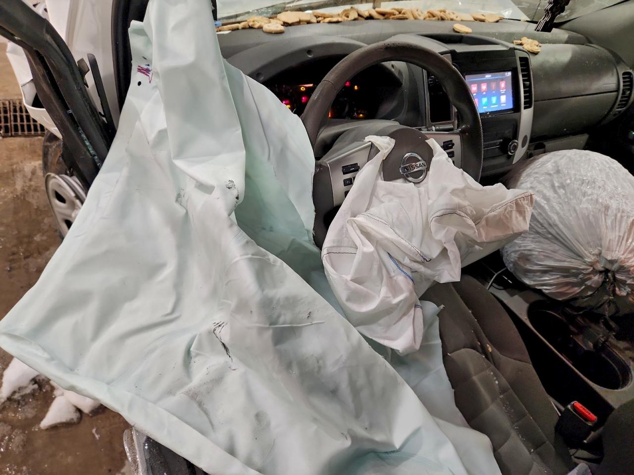 2019 NISSAN FRONTIER S photo 8